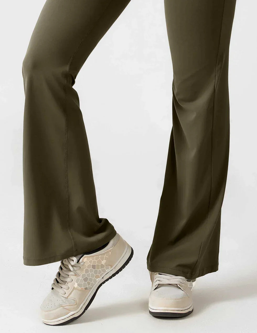 Noor Verfijnd | Flared V-Back Jumpsuit met Shaping Effect