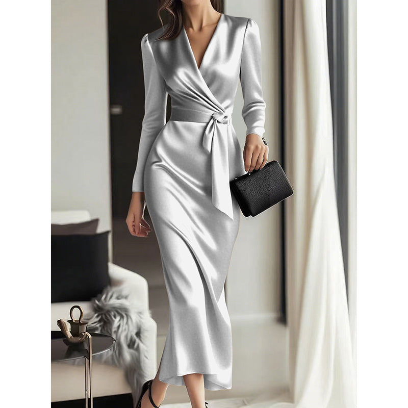 Giulia Fontane | Satijnen Bodycon Jurk met Ceintuur in Bourgondisch Rood