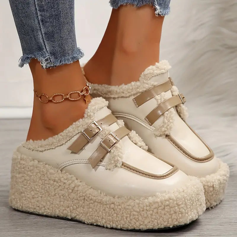 Amanda_Hubry_LuxeLoafer_Wedge_Heel_Comfort_Verfijning_in_Perfect_Evenwicht_Beige.webp