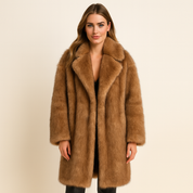 Élodie Blanche | Luxe Faux Fur Jacket met Structuurmouwen