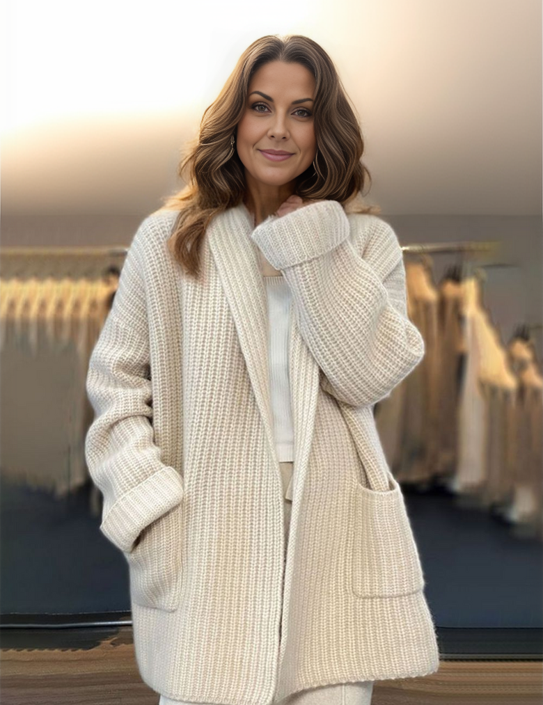 Clara_Moretti_Damesvest_van_Zachte_Wolmix_beige.png