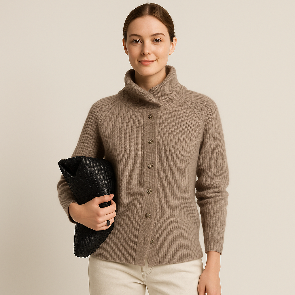 Elena_Bellucci_Luxe_Wollen_Trui_met_Col_Knoopsluiting.png