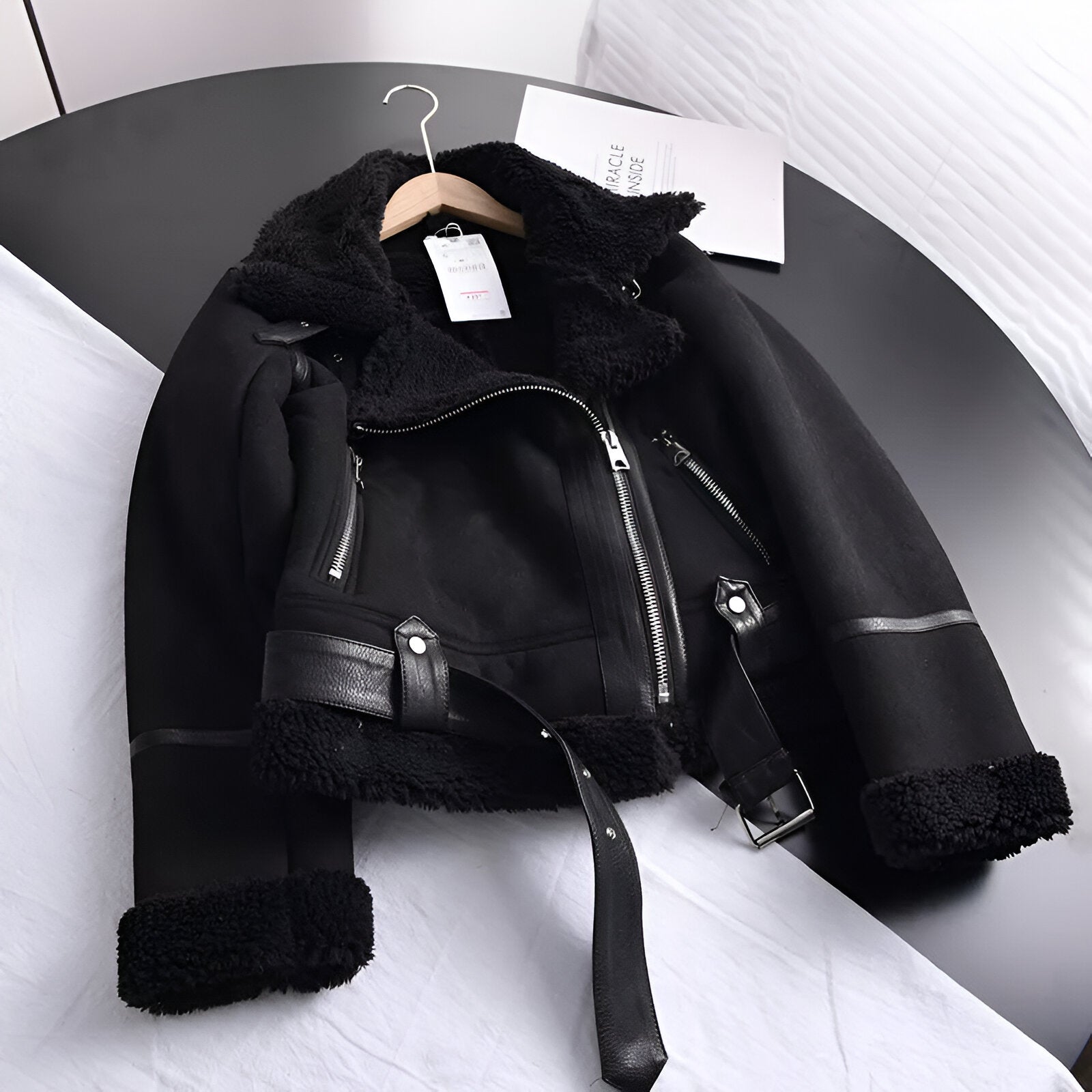 Giulia Feretti | Luxe Bikerjas met Faux Fur Voering