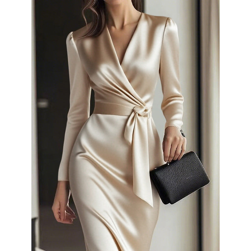 Giulia Fontane | Satijnen Bodycon Jurk met Ceintuur in Bourgondisch Rood