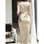 Giulia Fontane | Satijnen Bodycon Jurk met Ceintuur in Bourgondisch Rood