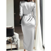 Giulia Fontane | Satijnen Bodycon Jurk met Ceintuur in Bourgondisch Rood