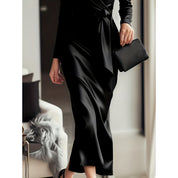 Giulia Fontane | Satijnen Bodycon Jurk met Ceintuur in Bourgondisch Rood