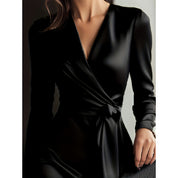 Giulia Fontane | Satijnen Bodycon Jurk met Ceintuur in Bourgondisch Rood