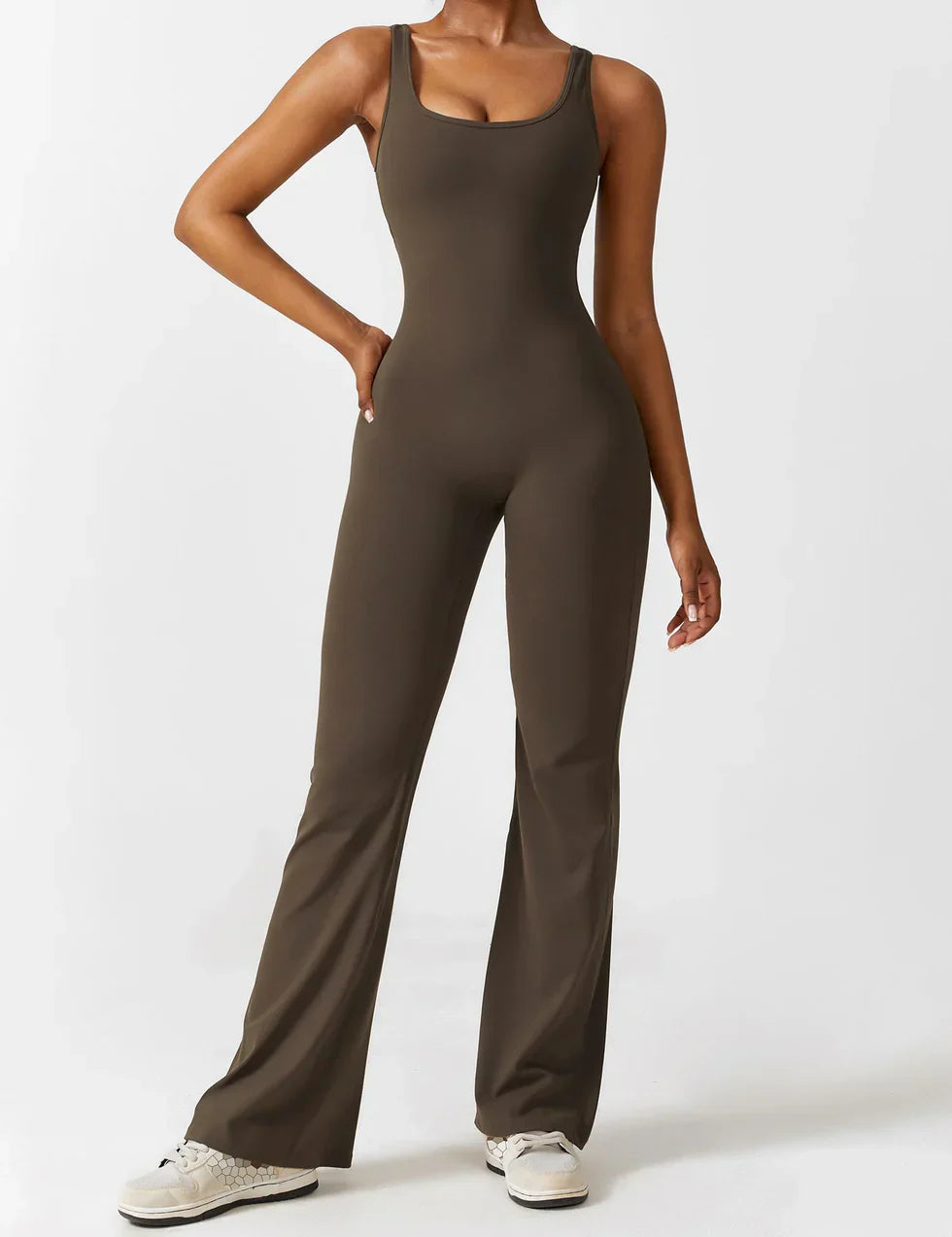 Noor Verfijnd | Flared V-Back Jumpsuit met Shaping Effect