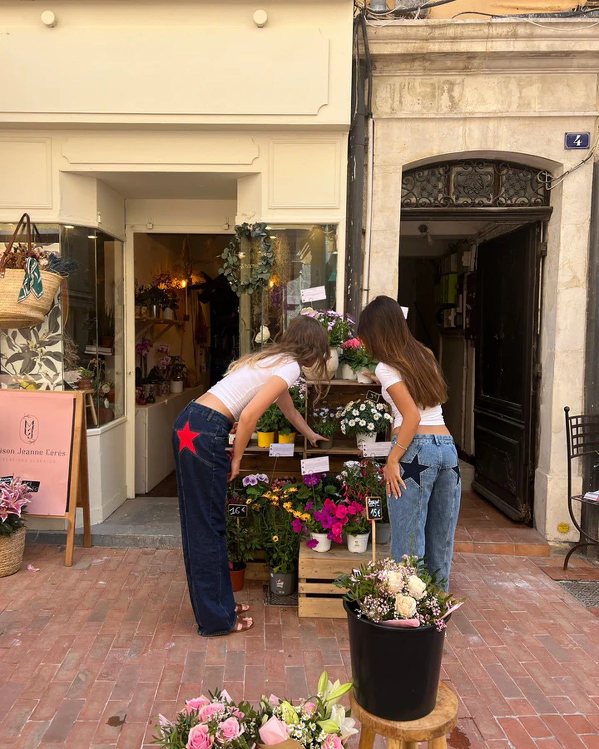 Amélie Duvant | Jeans met Rode Geborduurde Sterren