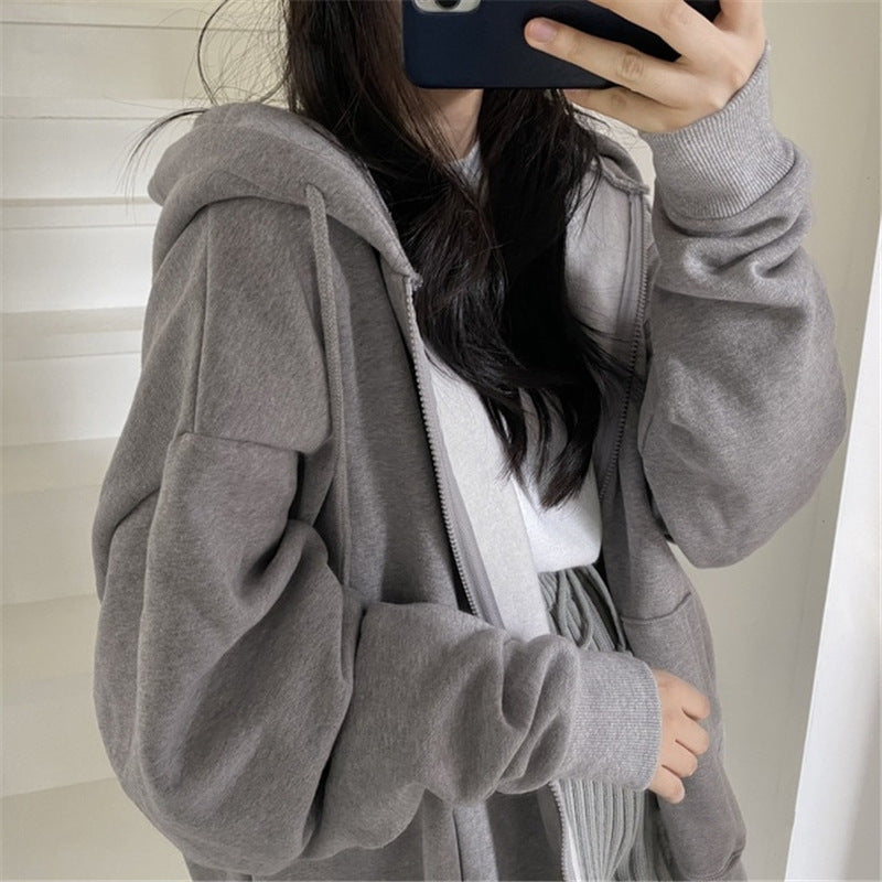 Lina_Cortese_Oversized_Fleece_Kapuzenjack_1.jpg