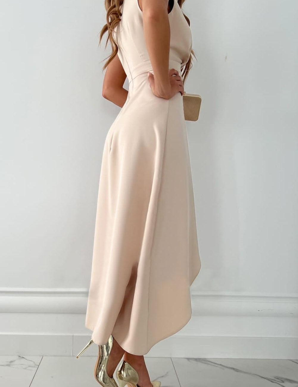 Lindy_McTominay_Elegante_Wrap_Maxi_Jurk_met_Asymmetrische_Zoom_en_Verstelbare_Taille_Zij.jpg