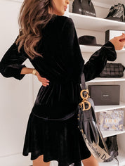 Lucienne Armand | Golden Velvet Jurk – Luxe Zachtheid met Verfijnde Glans