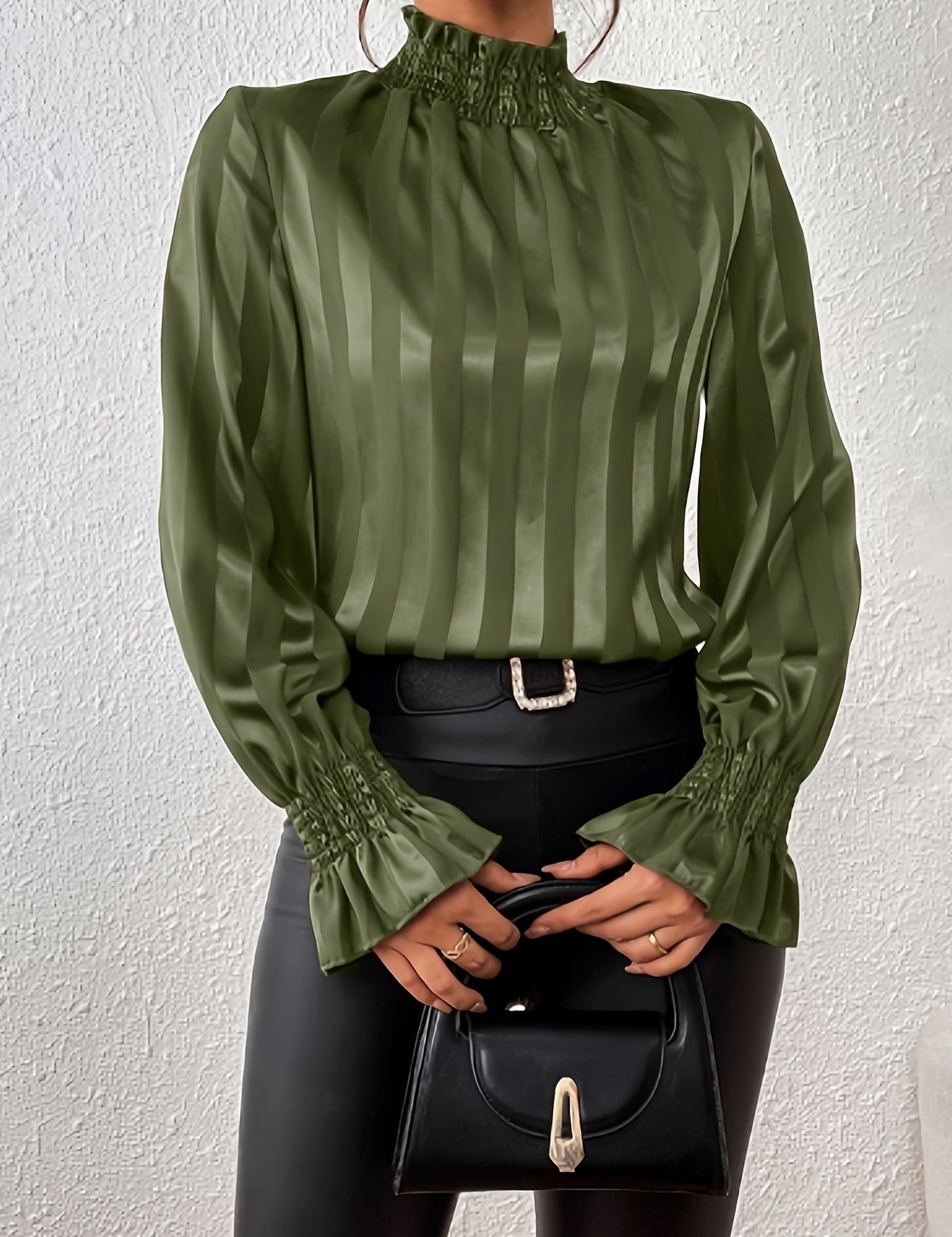 Sasha_Krijnen_Satijnen_Damesblouse_met_Shirred_Details_groen.jpg