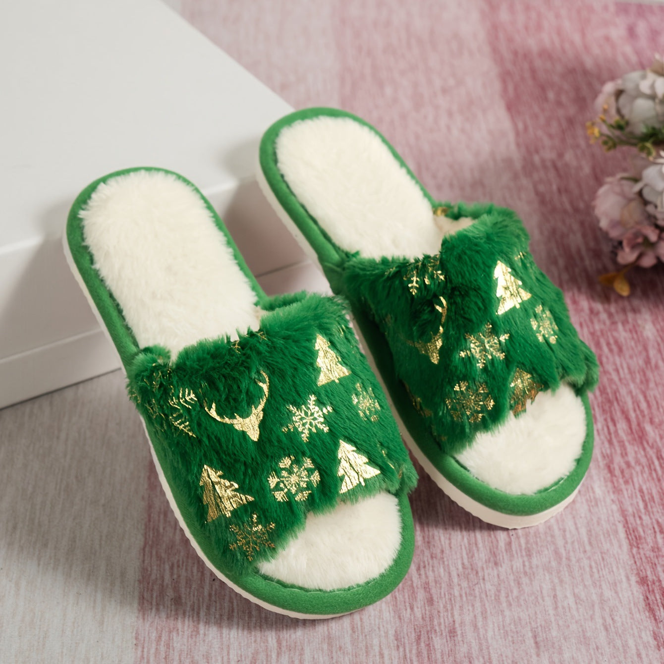 b875834a-5b17Maria_Kerst_Suede_Unisex_Slippers_Groen404b-bbe8-38e921a62cf1.jpg