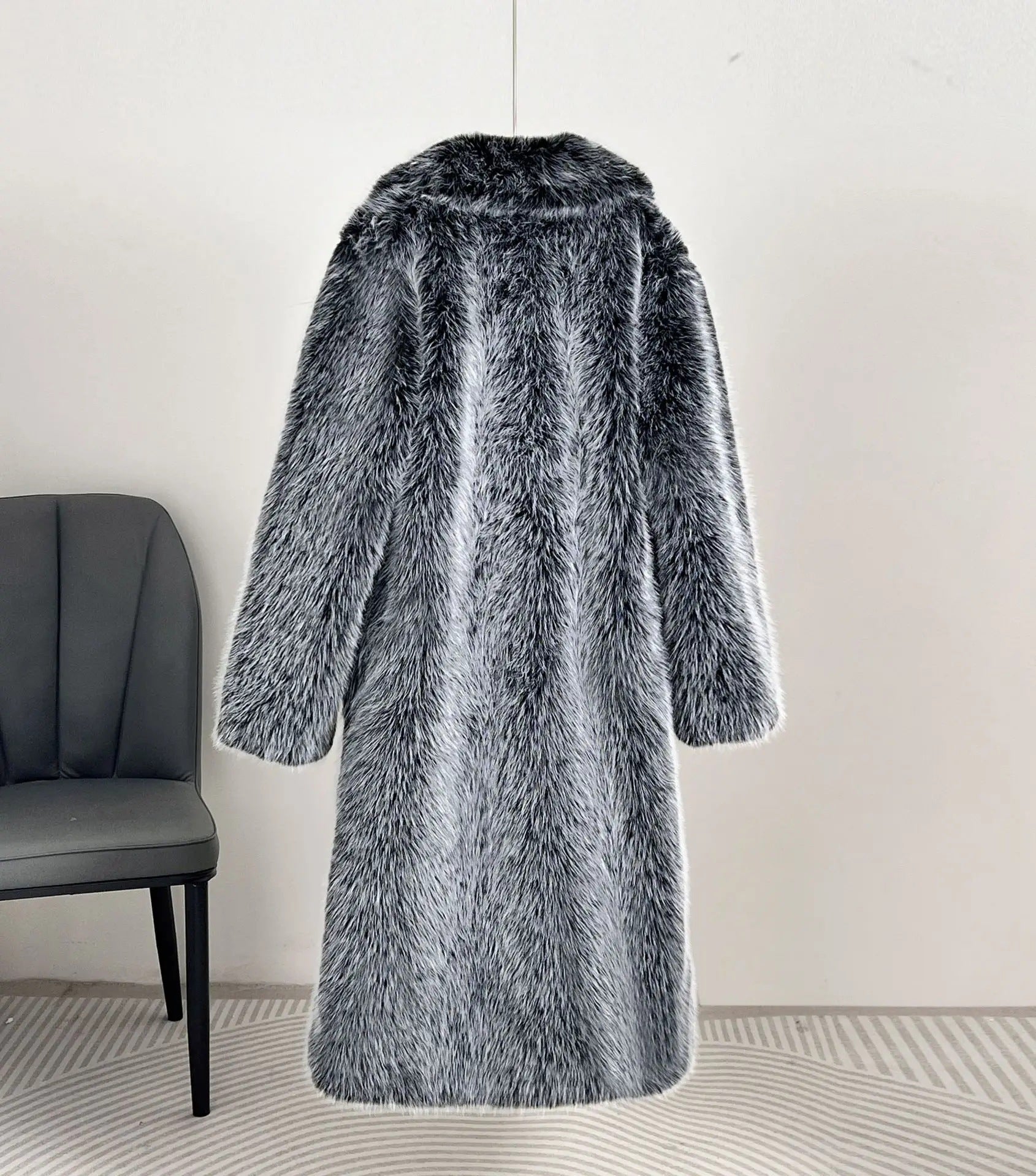 Élodie Blanche | Luxe Faux Fur Jacket met Structuurmouwen